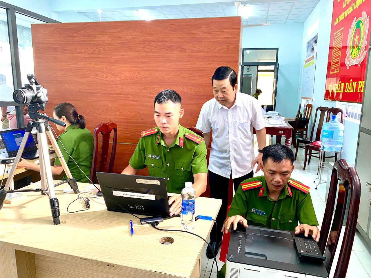 Đc Liem vơi CA